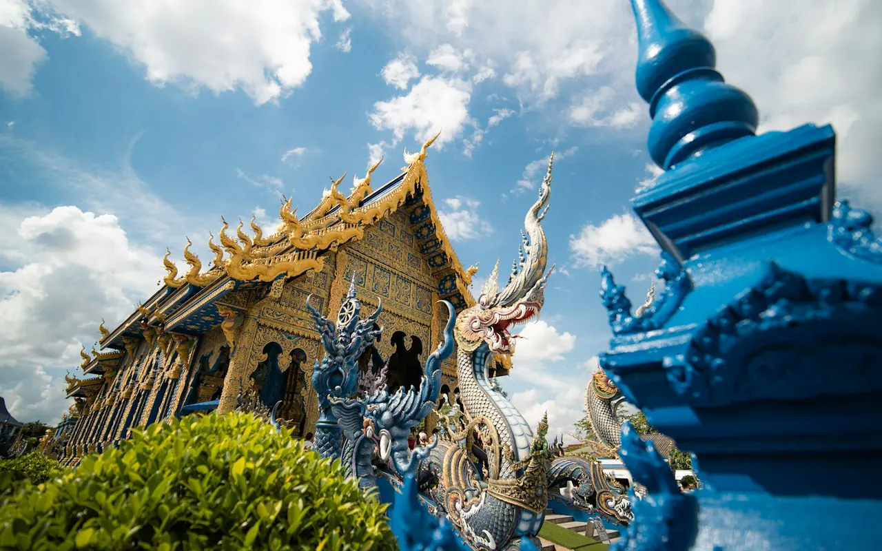 วัดร่องเสือเต้นสีน้ำเงิน จังหวัดเชียงราย